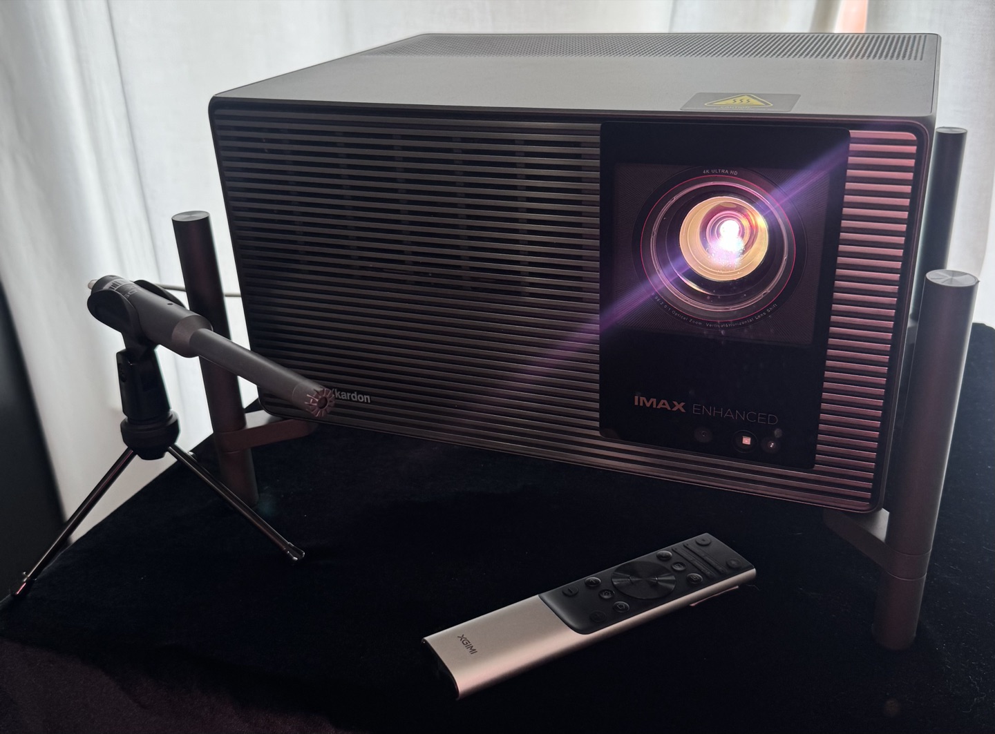 Fan and ventilation compartments inside the Titan Noir Max chassis